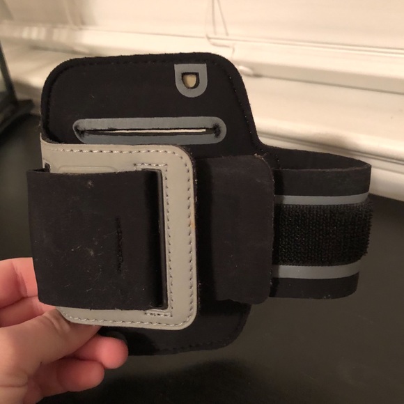 SOLD Exercise arm phone case - Picture 3 of 3